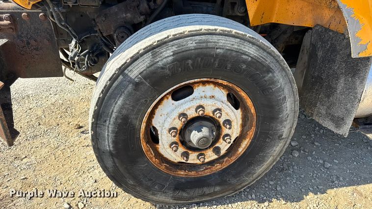 image for item DO2400 2007 International 7400 dump truck