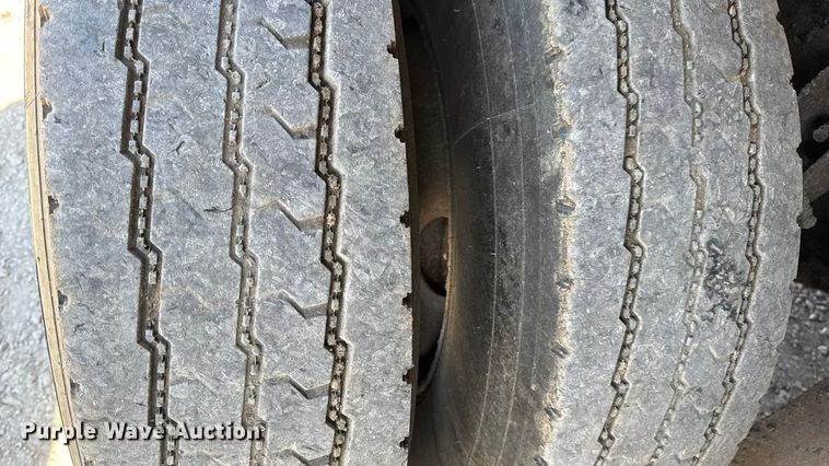 image for item DO2400 2007 International 7400 dump truck