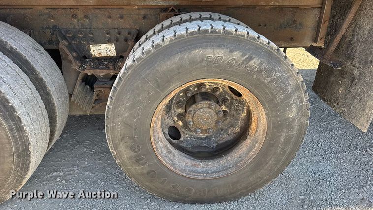 image for item DO2400 2007 International 7400 dump truck