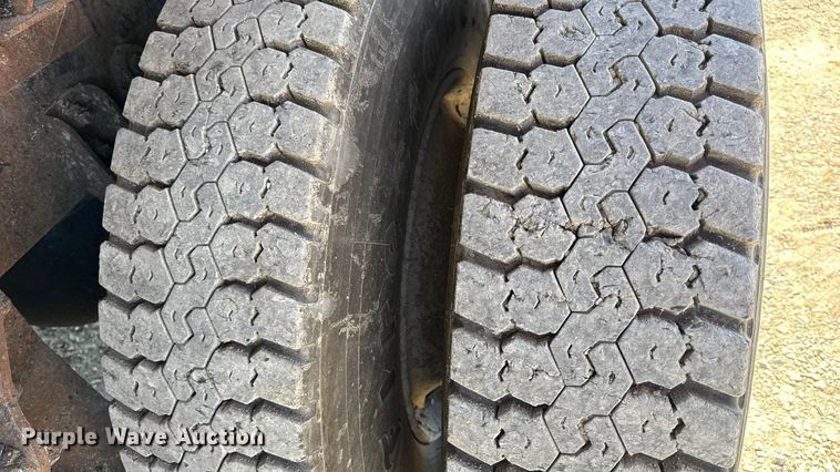 image for item DO2400 2007 International 7400 dump truck