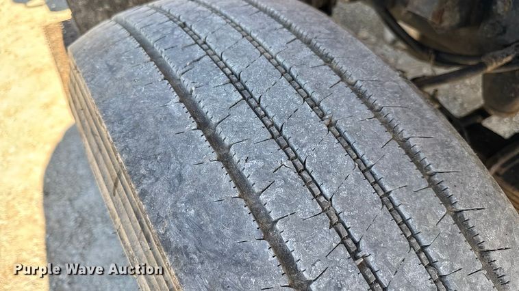 image for item DO2400 2007 International 7400 dump truck