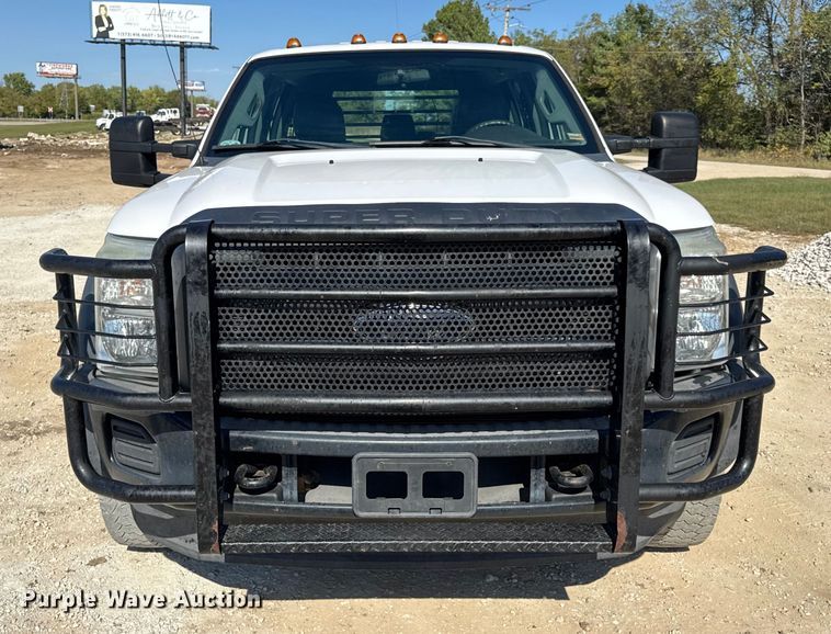 image for item DO2401 2015 Ford F550 XL flatbed truck