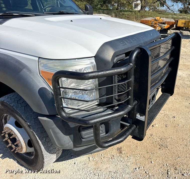 image for item DO2401 2015 Ford F550 XL flatbed truck