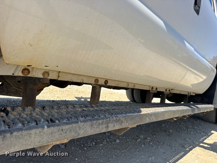 image for item DO2401 2015 Ford F550 XL flatbed truck