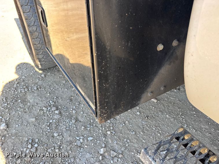 image for item DO2401 2015 Ford F550 XL flatbed truck