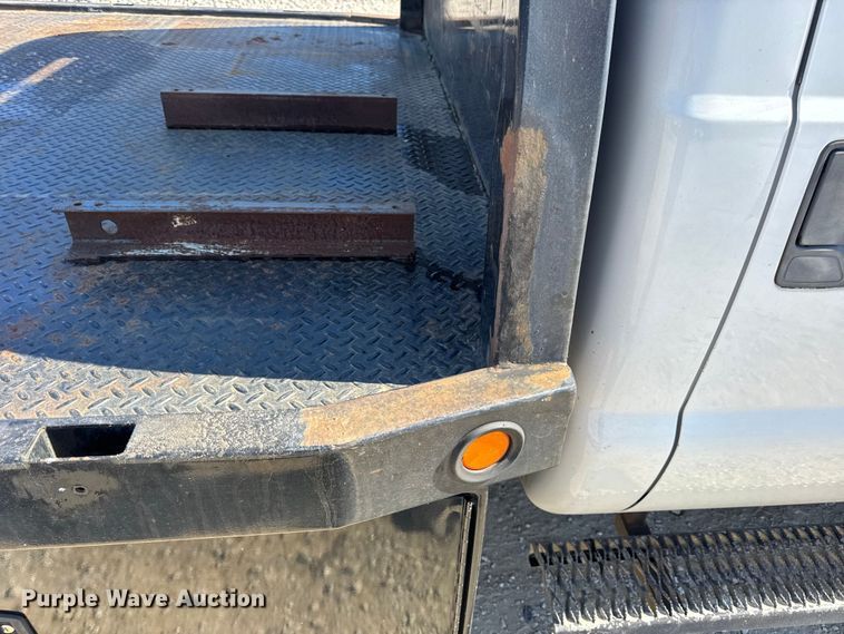 image for item DO2401 2015 Ford F550 XL flatbed truck