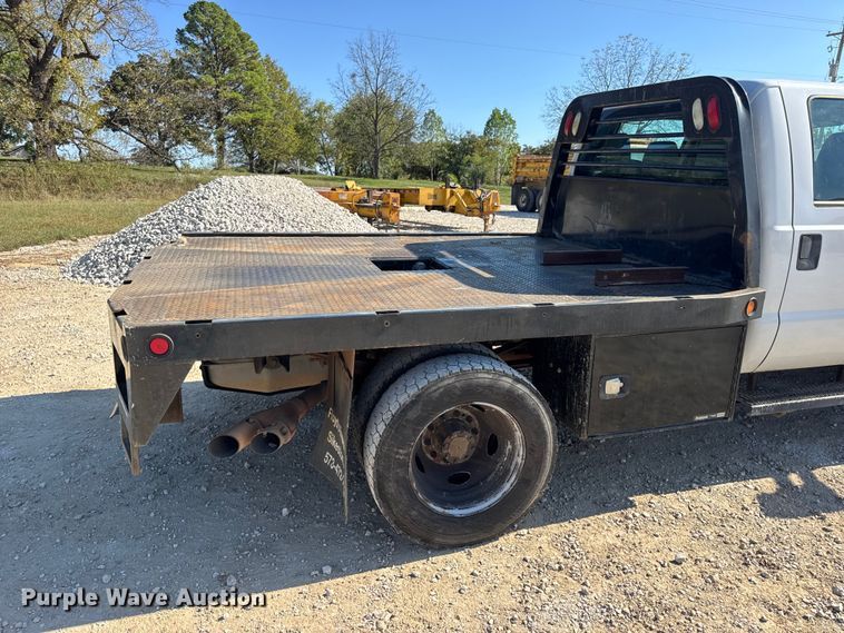 image for item DO2401 2015 Ford F550 XL flatbed truck
