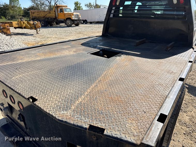 image for item DO2401 2015 Ford F550 XL flatbed truck