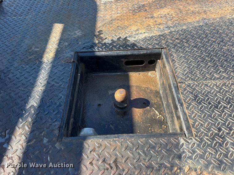 image for item DO2401 2015 Ford F550 XL flatbed truck