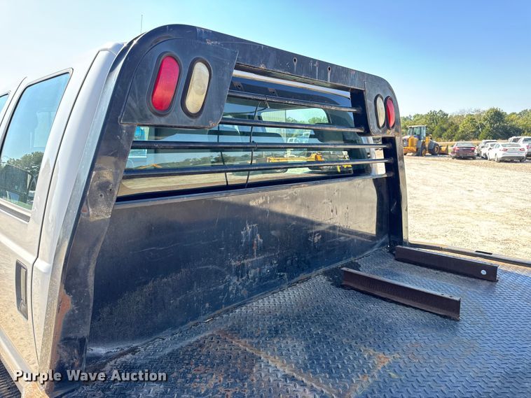 image for item DO2401 2015 Ford F550 XL flatbed truck