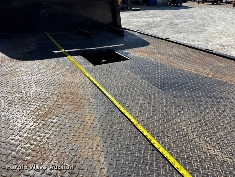 image for item DO2401 2015 Ford F550 XL flatbed truck