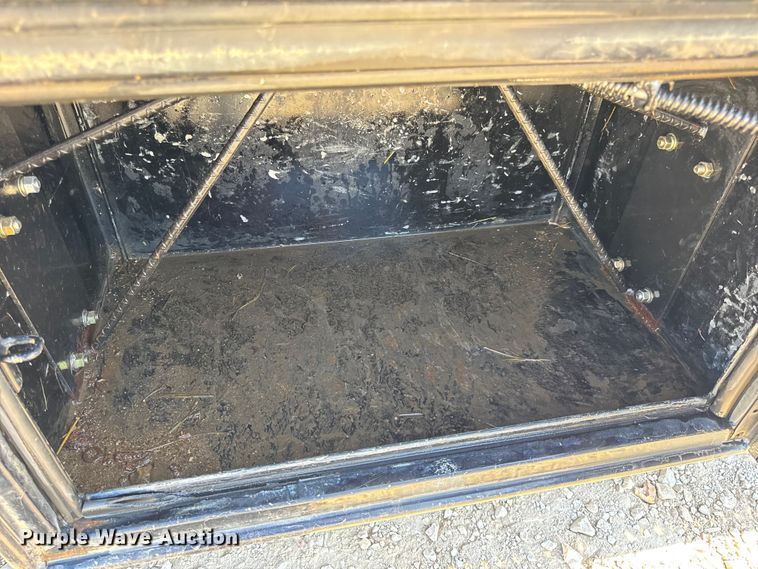 image for item DO2401 2015 Ford F550 XL flatbed truck