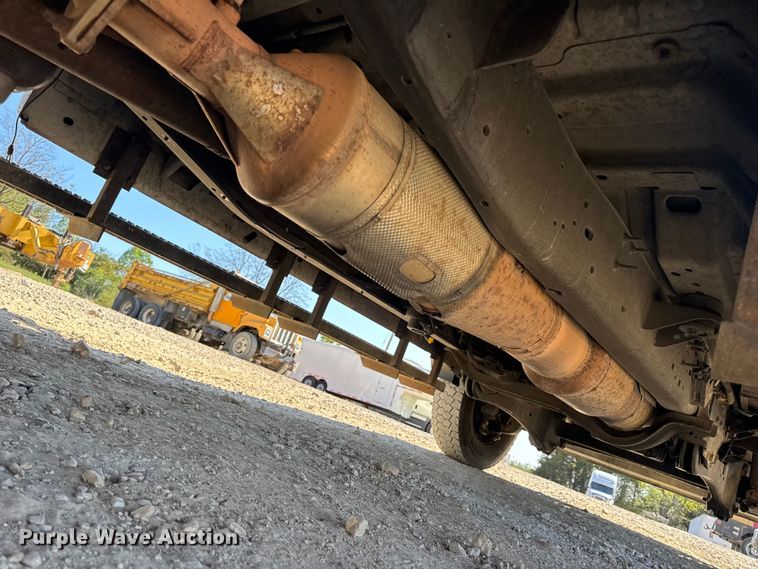 image for item DO2401 2015 Ford F550 XL flatbed truck