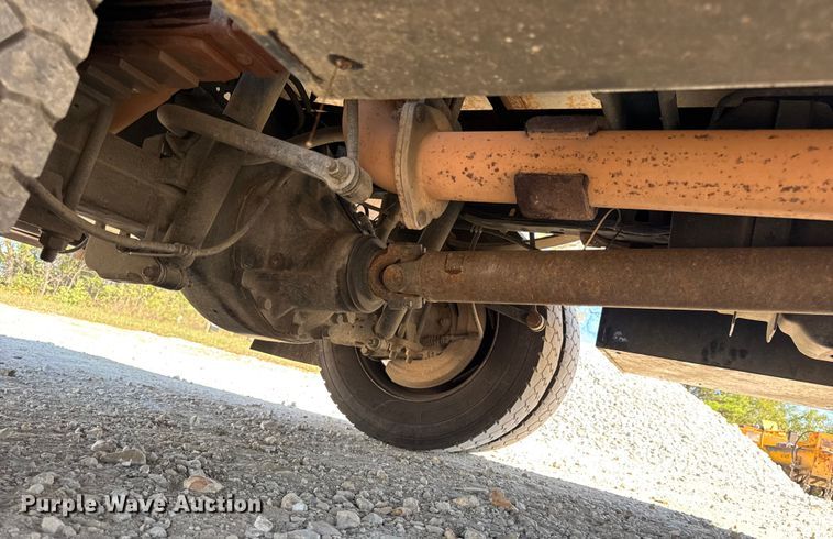 image for item DO2401 2015 Ford F550 XL flatbed truck