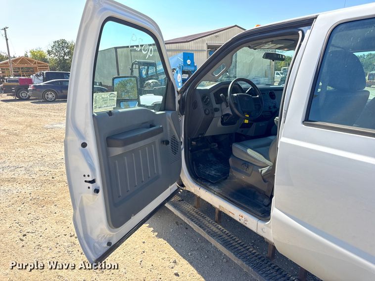 image for item DO2401 2015 Ford F550 XL flatbed truck