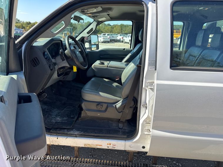 image for item DO2401 2015 Ford F550 XL flatbed truck