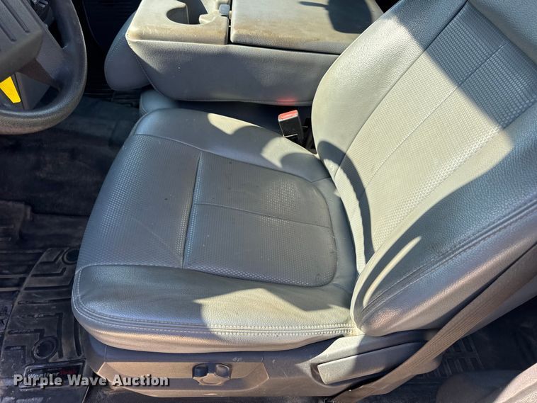 image for item DO2401 2015 Ford F550 XL flatbed truck