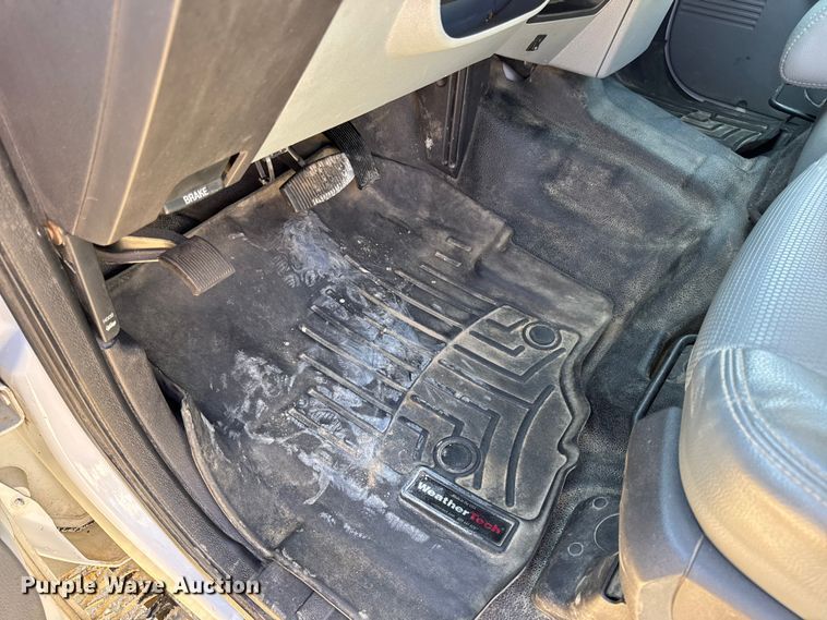 image for item DO2401 2015 Ford F550 XL flatbed truck