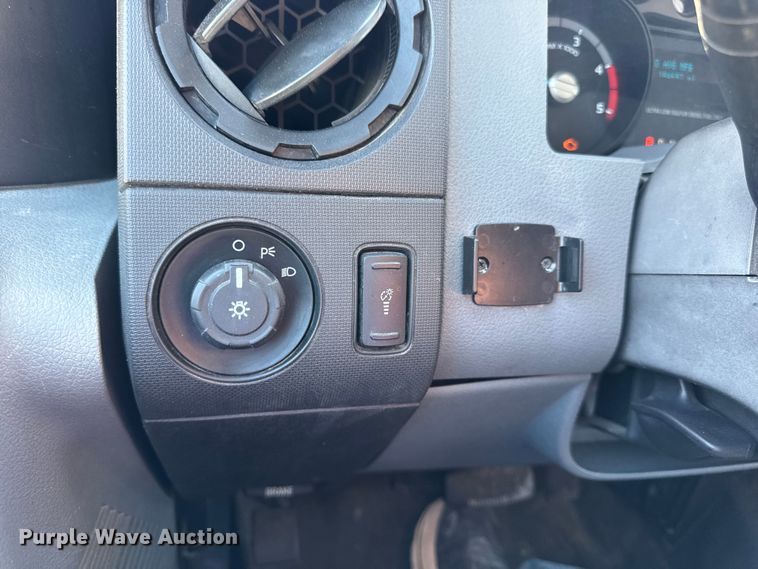 image for item DO2401 2015 Ford F550 XL flatbed truck