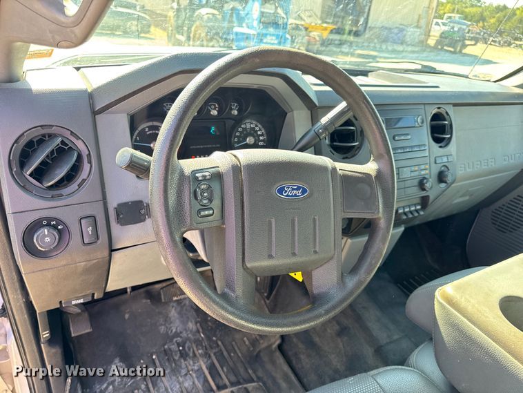 image for item DO2401 2015 Ford F550 XL flatbed truck