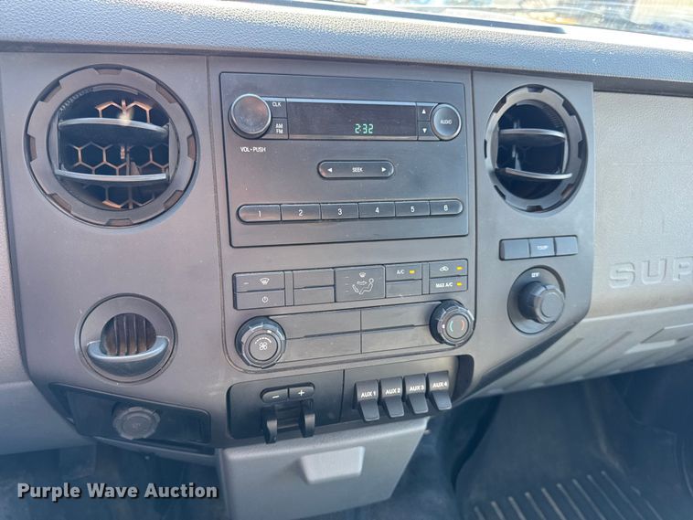 image for item DO2401 2015 Ford F550 XL flatbed truck