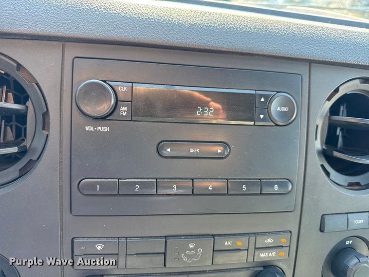 image for item DO2401 2015 Ford F550 XL flatbed truck