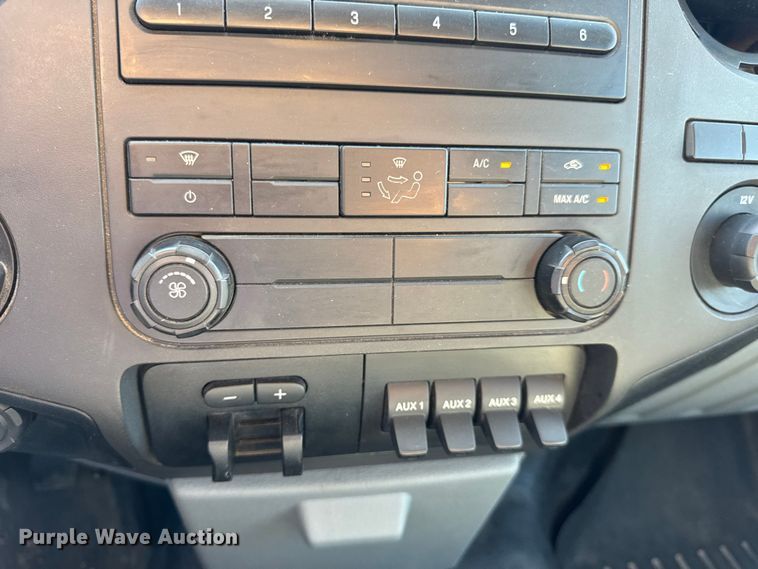 image for item DO2401 2015 Ford F550 XL flatbed truck