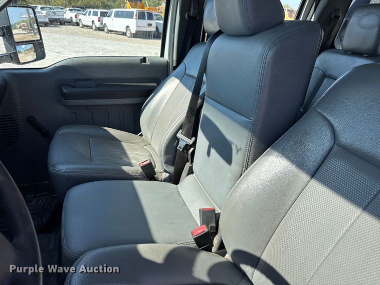 image for item DO2401 2015 Ford F550 XL flatbed truck