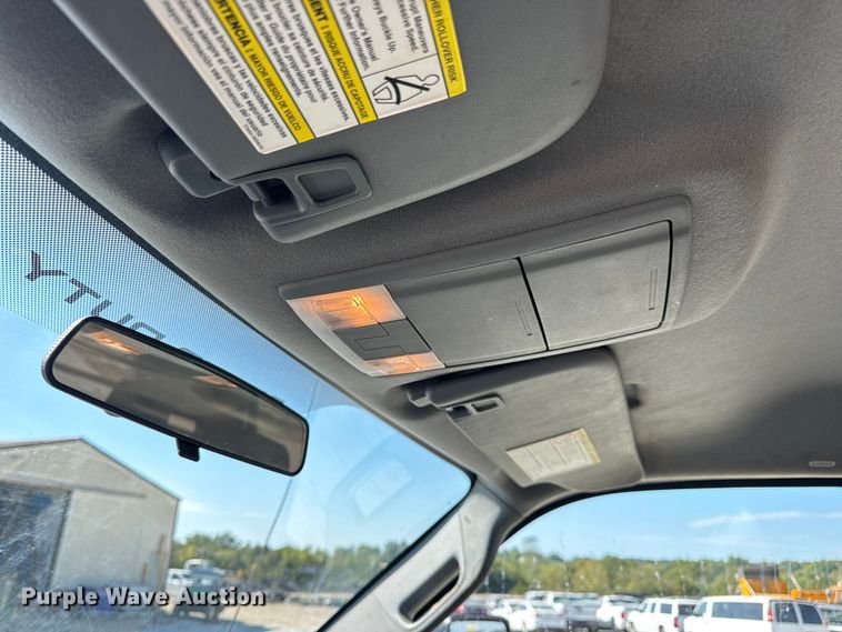 image for item DO2401 2015 Ford F550 XL flatbed truck