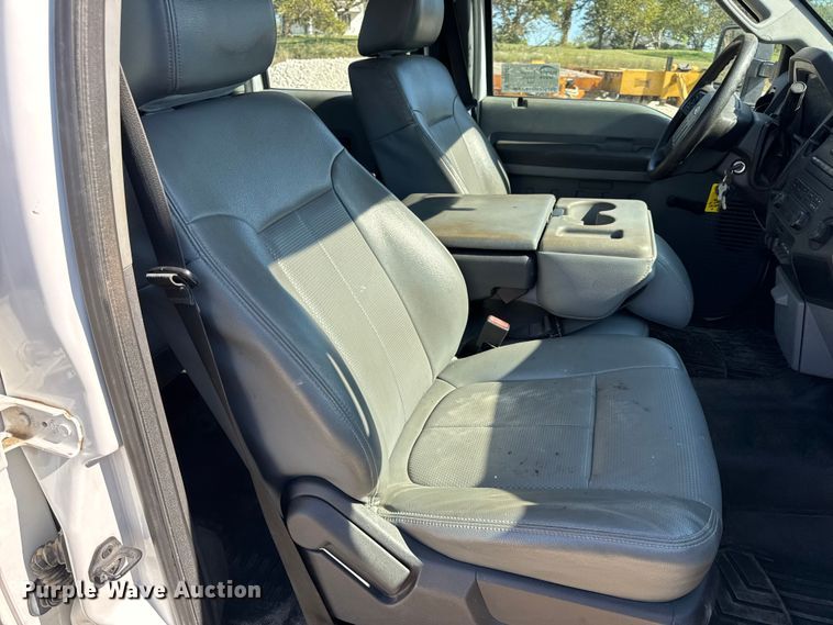 image for item DO2401 2015 Ford F550 XL flatbed truck