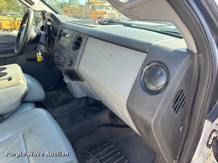 image for item DO2401 2015 Ford F550 XL flatbed truck