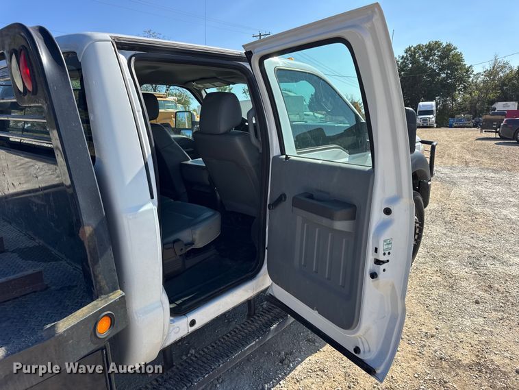 image for item DO2401 2015 Ford F550 XL flatbed truck