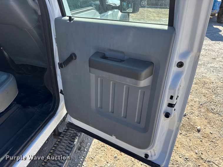 image for item DO2401 2015 Ford F550 XL flatbed truck