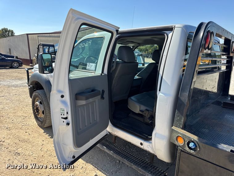 image for item DO2401 2015 Ford F550 XL flatbed truck