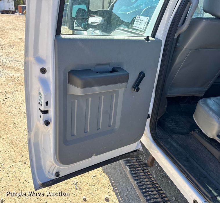 image for item DO2401 2015 Ford F550 XL flatbed truck