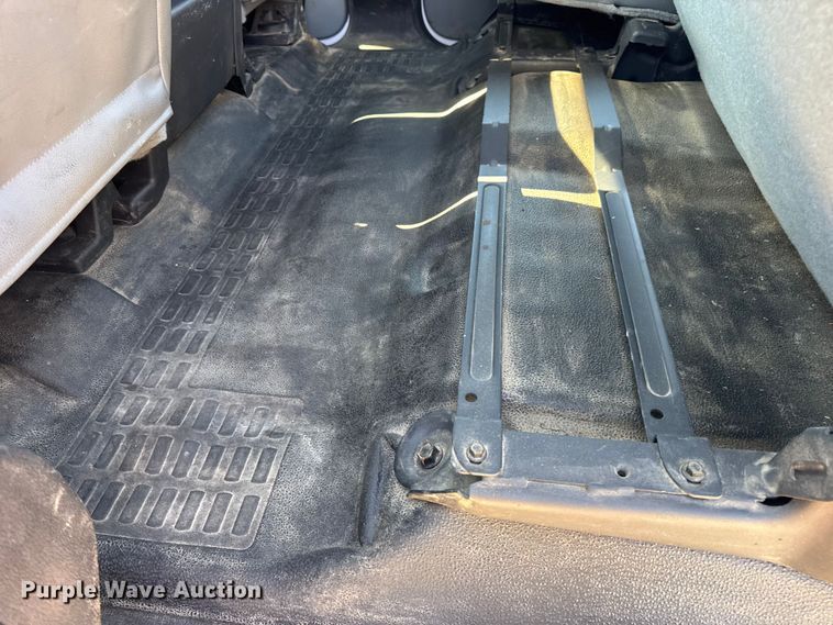 image for item DO2401 2015 Ford F550 XL flatbed truck