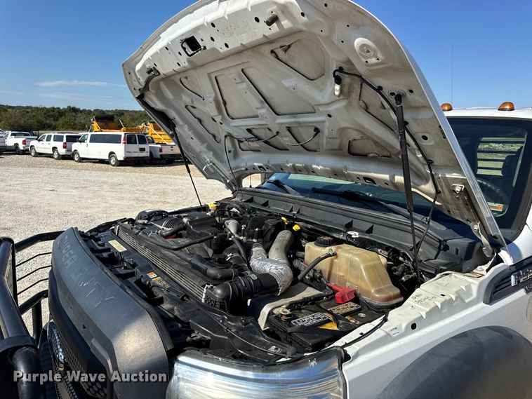 image for item DO2401 2015 Ford F550 XL flatbed truck