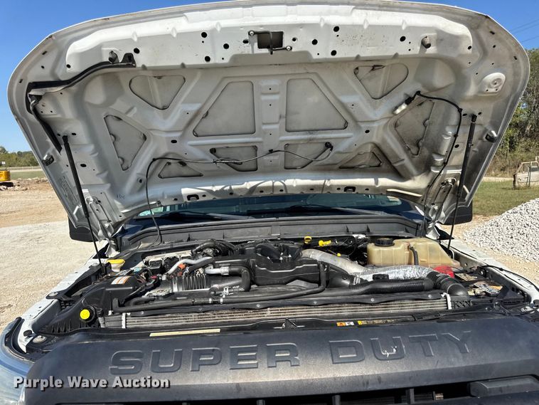 image for item DO2401 2015 Ford F550 XL flatbed truck