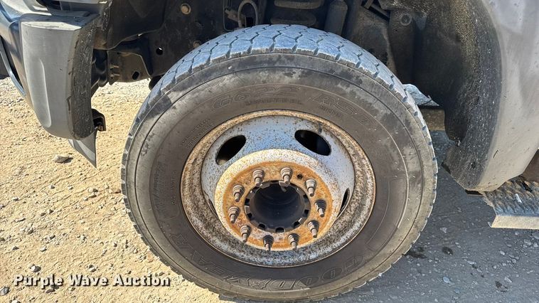 image for item DO2401 2015 Ford F550 XL flatbed truck