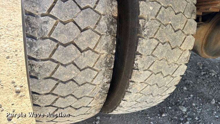 image for item DO2401 2015 Ford F550 XL flatbed truck