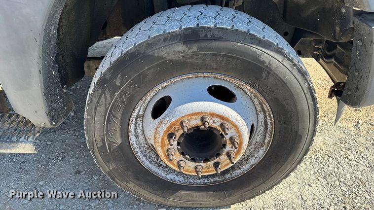 image for item DO2401 2015 Ford F550 XL flatbed truck