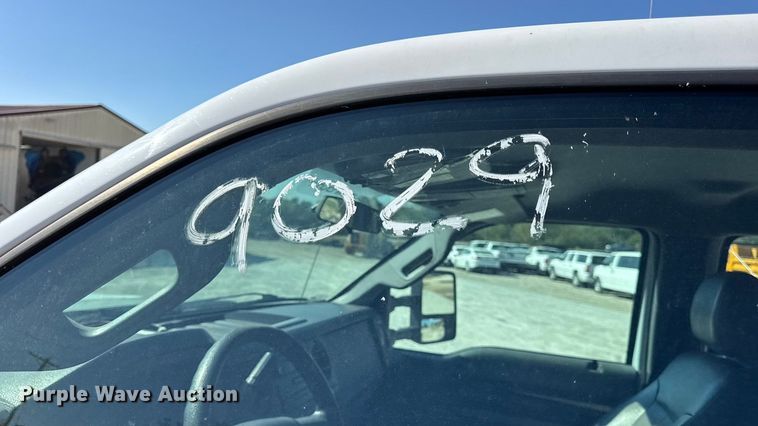 image for item DO2401 2015 Ford F550 XL flatbed truck