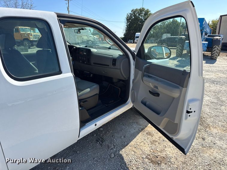 image for item DO2403 2009 Chevrolet Silverado 1500 Ext. Cab pickup truck