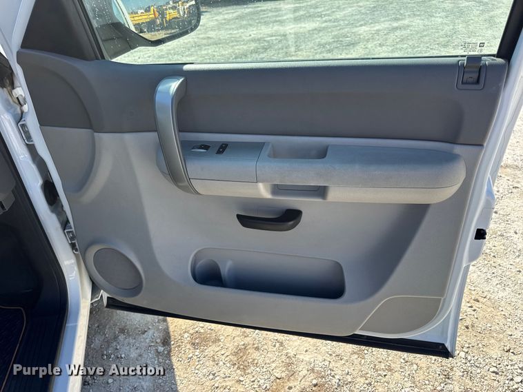 image for item DO2403 2009 Chevrolet Silverado 1500 Ext. Cab pickup truck