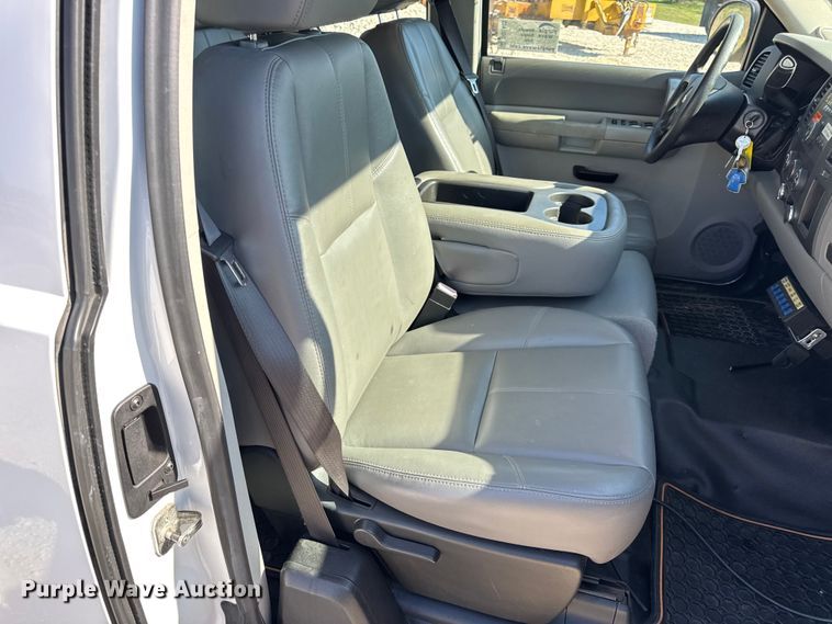 image for item DO2403 2009 Chevrolet Silverado 1500 Ext. Cab pickup truck