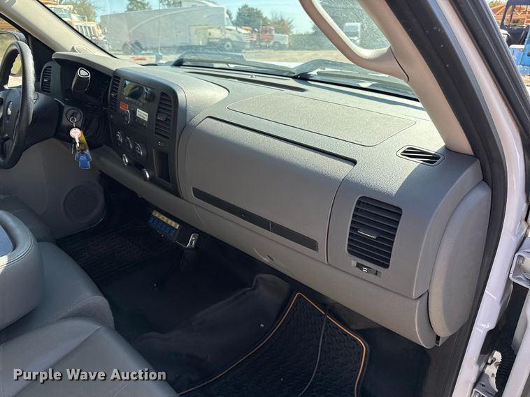 image for item DO2403 2009 Chevrolet Silverado 1500 Ext. Cab pickup truck