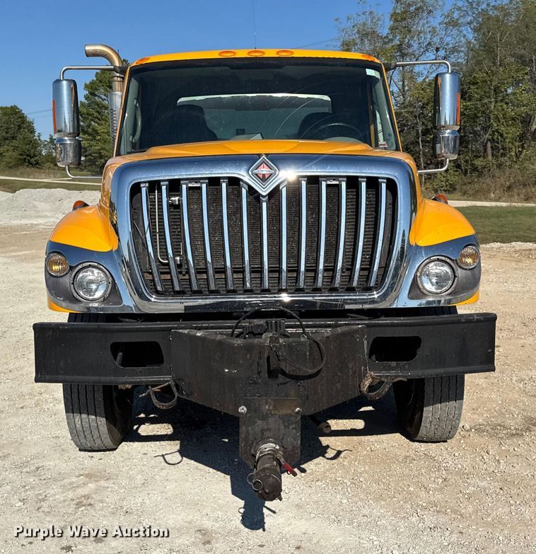 image for item DO2404 2008 International WorkStar 7300 oil distributor truck