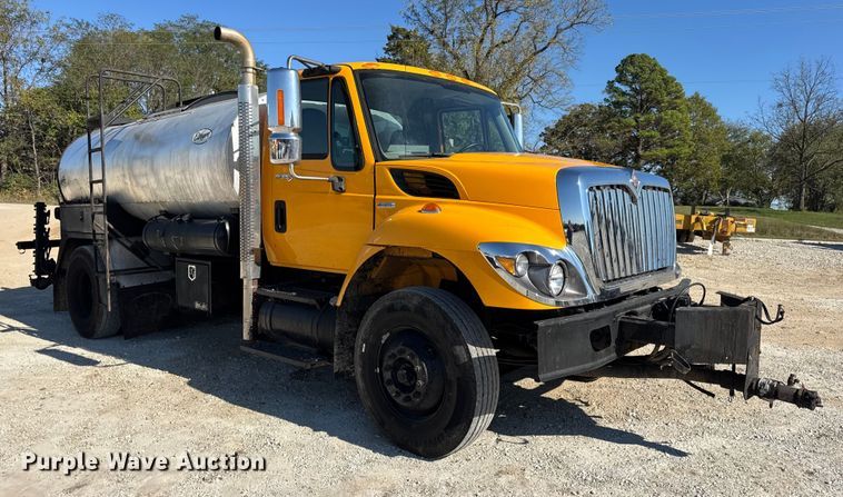 image for item DO2404 2008 International WorkStar 7300 oil distributor truck