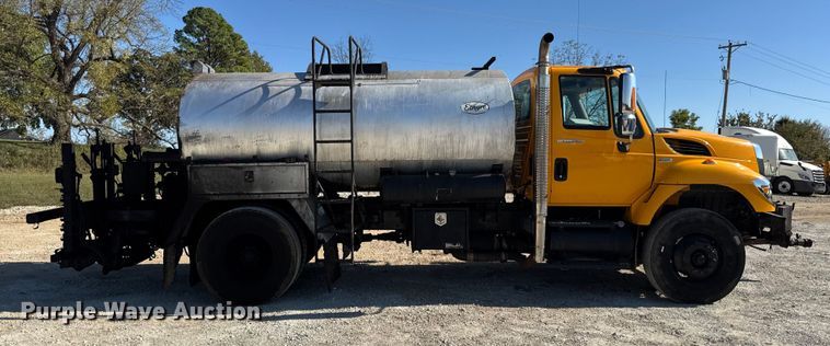 image for item DO2404 2008 International WorkStar 7300 oil distributor truck