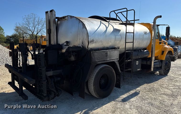 image for item DO2404 2008 International WorkStar 7300 oil distributor truck